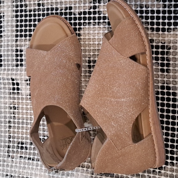Sofft Evonne Flat Sandals - Picture 4 of 8